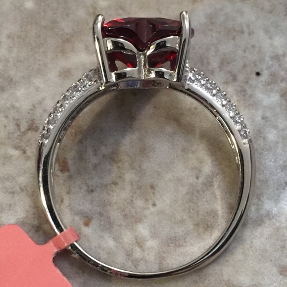 Garnet Red Heart Sterling Silver Ring - Picture 4 of 8